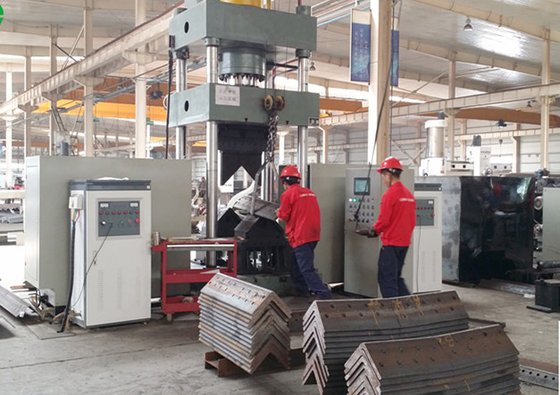 Machine à plier à chaud CNC pour les angles et les plaques modèle HQ200?? 600