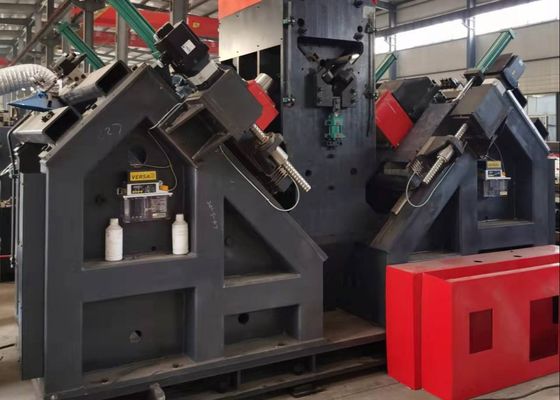 Approximativement 150 kW de puissance totale CNC Forage d'angle et de marquage ligne 9 CNC axes Station hydraulique méthode de refroidissement par air