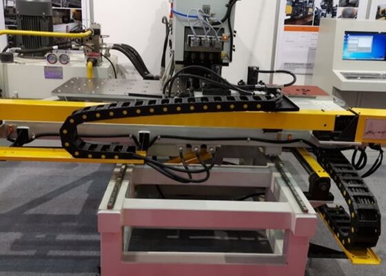 40 mm épaisseur de plaque de forage connexion de tour CNC machine de perforation de plaque hydraulique 4 stations de matériau