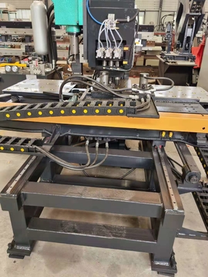 1200KN Servo alimentation de forage de la force de forage de la plaque Cnc Forage de trou de machine avec 26 mm Max perforation diamètre