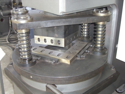 Machine hydraulique à encastrement d'angle modèle QJ160