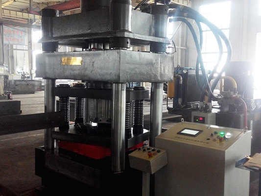 Machine de découpe à angle hydraulique CNC QJ25 avec rotation du moule de découpe à angle