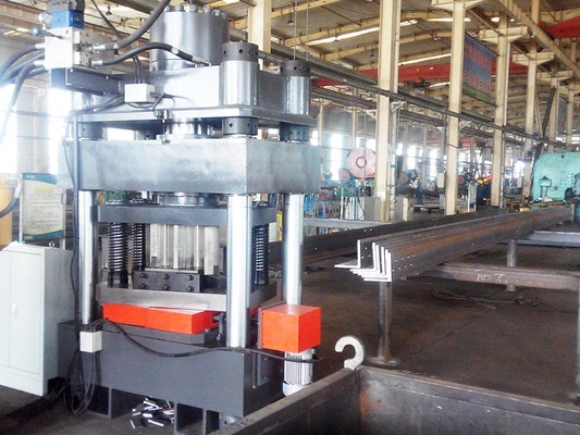 Machine de découpe à angle hydraulique CNC QJ25 avec rotation du moule de découpe à angle