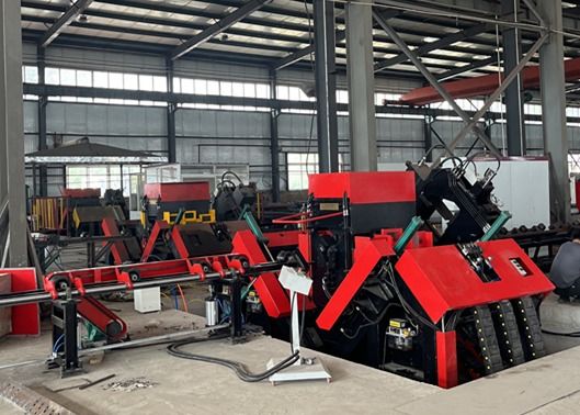 Machine de ligne d'angle CNC automatisée à haut rendement pour le perçage et l'estampage d'acier d'angle de grande taille