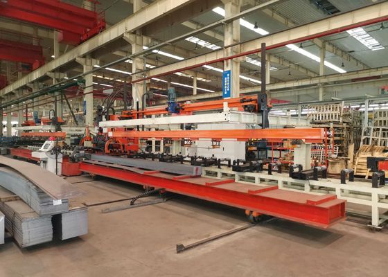 Ligne de production de perforation CNC à plaque plate à poutre longitudinale pour véhicules lourds