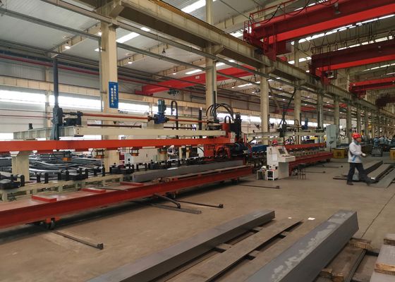 Ligne de production de perforation CNC à plaque plate à poutre longitudinale pour véhicules lourds