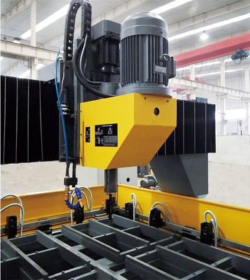Perceuse CNC à alimentation par servomoteur pour plaques, 1500 x 8000 mm, taille maximale de la pièce pour diverses tailles et épaisseurs de plaques