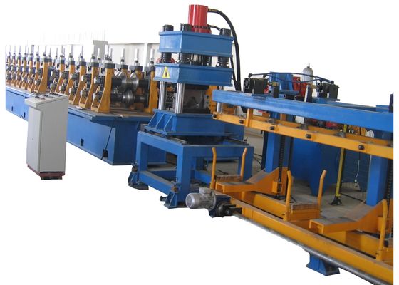 Machine de formage à rouleaux pour garde-corps et ligne de production de garde-corps