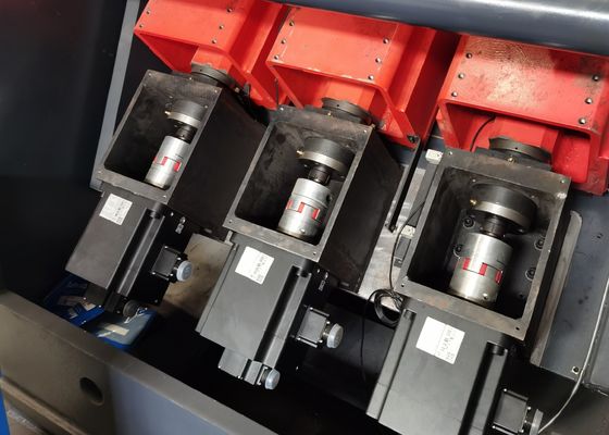 Machine à cornière CNC JNC2532 et JNC2532G pour un mouvement CNC holistique et un perçage précis des trous dans l'industrie des pylônes en acier cornière