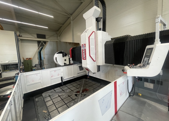Hauteur du portique 800mm CNC Usinage à portique Perçage de plaques à bride Broche conique BT50