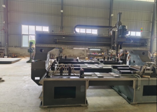 7.5KN Force de serrage Automatisée CNC Machine de perçage de plaque 28mm T-slot Largeur 0,45KW Puissance de refroidissement