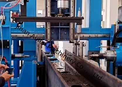 Magasin d'outils 3 séries Machine de perçage, taraudage et découpe de poutres en H CNC 3D Φ10 Unité de marquage hydraulique Taille des caractères