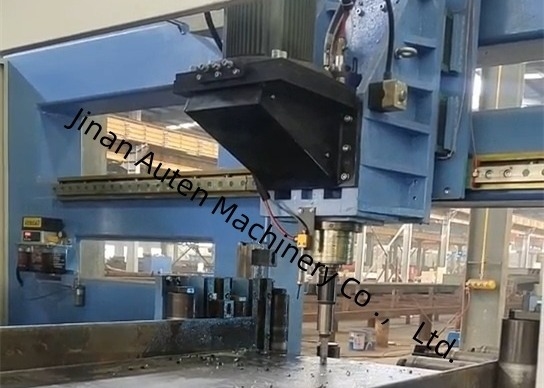 Magasin d'outils 3 séries Machine de perçage, taraudage et découpe de poutres en H CNC 3D Φ10 Unité de marquage hydraulique Taille des caractères