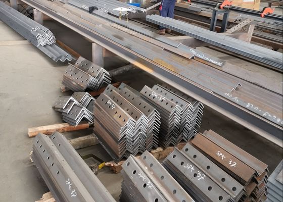 Ligne de machine de perçage et de découpe CNC en mode de coupe à lame unique, vitesse d'avance de 80 m/min pour les cornières