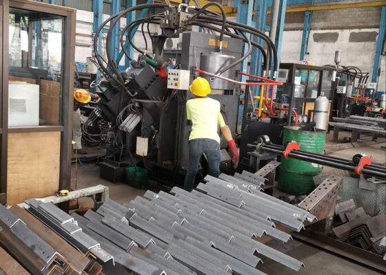 Machine d'angle CNC avec modules de poinçonnage, marquage et découpe, taille des caractères 14x10x19mm