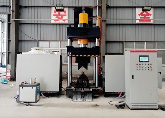 Machine de ligne à angle CNC avec pression de réservoir d'huile 3150kN pour le pliage thermique du métal plat en acier à angle