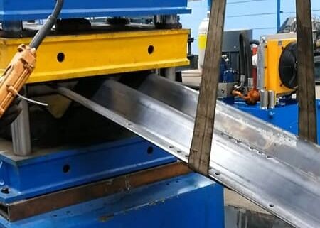 Modèle DFCP150 ligne de formage de rouleaux de plaques de corrugation avec fonction de trou de perforation