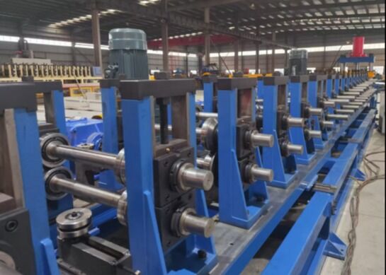 ≤ 1000 mm Largeur de bande d'acier U-forme à rouleaux réglables Forgeuse ≤ 10000 kg Poids de bobine unique