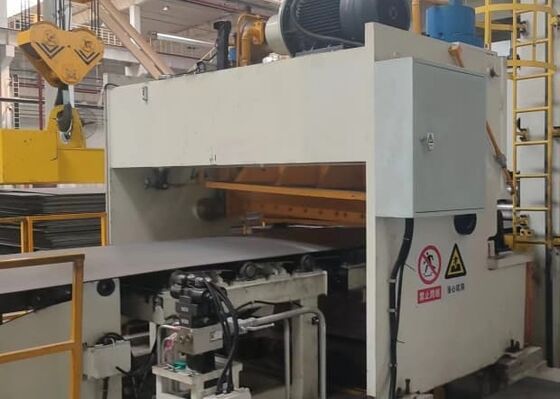 15 ‰ 20 m/min Chaîne de production de plaques Vitesse de décodage Chaîne de coupe de nivellement CNC 35 tonnes Poids de bobine