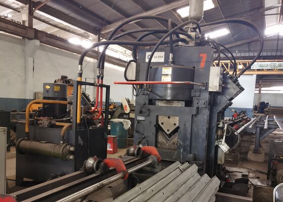 32x7x3m Taille globale Profil d'angle Traitement CNC Angle Tour de fer et d'acier Machine ligne 3 axes CNC