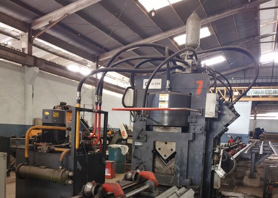 Machine de marquage et de découpe pour le poinçonnage d'acier d'angle dans la fabrication de structures en acier