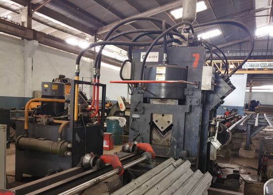 Machine de poinçonnage automatique CNC pour profilés d'angle pour la fabrication de structures de sous-station pour tours à treillis