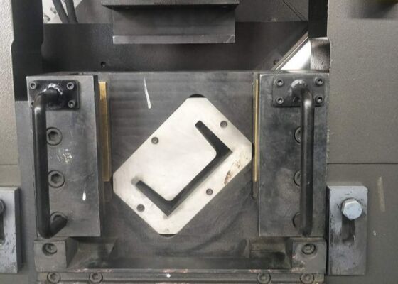 Machine combinée 3 en 1 pour poinçonnage, marquage et cisaillage d'acier plat, d'acier d'angle et de profilés en U, modèle CJBNC1412