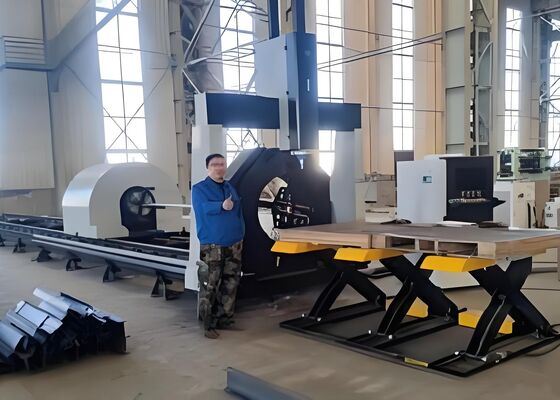 Modèle LC2412 Machine de découpe de tube laser CNC Utilisez la puissance laser MAX6000
