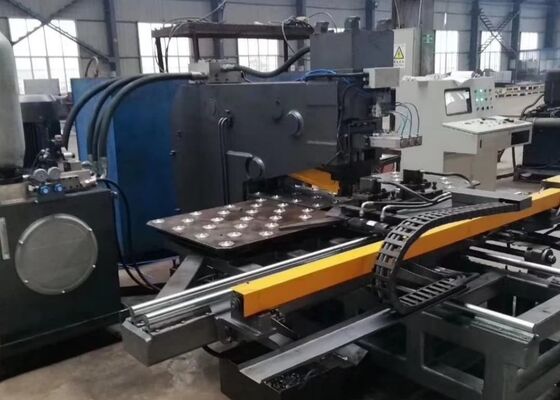 180 mm Trait de forage fuseau CNC machine de perforation de plaque pour tour de transmission
