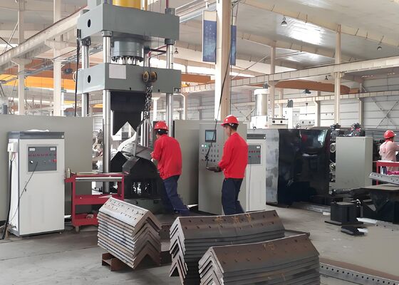 Machine à plier à chauffage CNC à 3 axes pour plaque d'angle avec commande hydraulique
