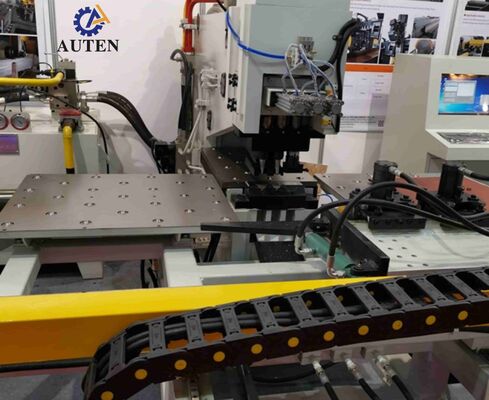 Machine de poinçonnage, marquage et perçage CNC efficace avec intégration CAO/FAO