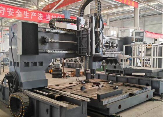 Machine de forage et de fraisage à haute vitesse CNC mobile de type gantry de grande taille avec fonction de frappe