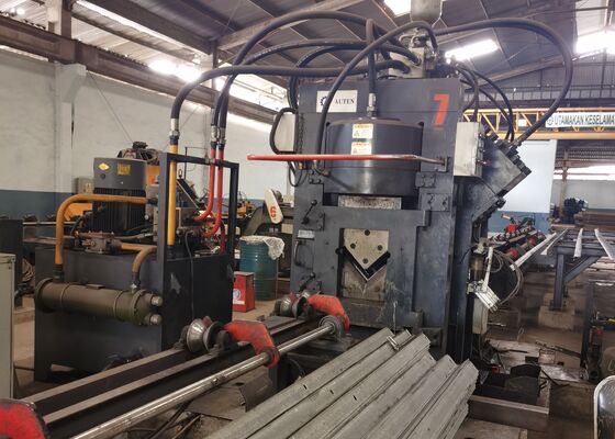 Tour d'alimentation électrique utilisée Cnc Angle Steel perforation machine à cisaillement ligne avec CNC alimentation chariot