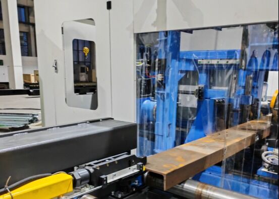 Machine de découpe et de perçage CNC pour profilés en I, diamètre max. de trou 40 mm, avec contrôle PLC